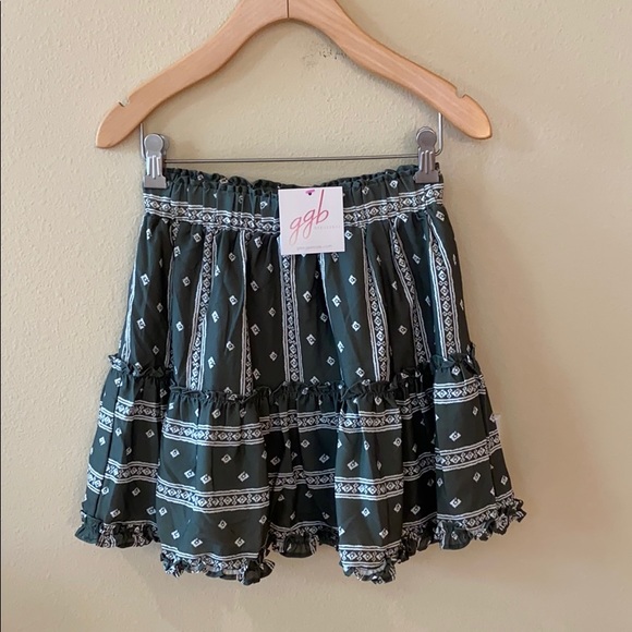 L’ATISTE by Amy/ Olive & White Skirt - Picture 1 of 5